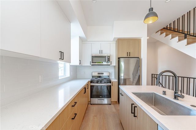 614 N Rampart Boulevard, Silver Lake, CA 90026