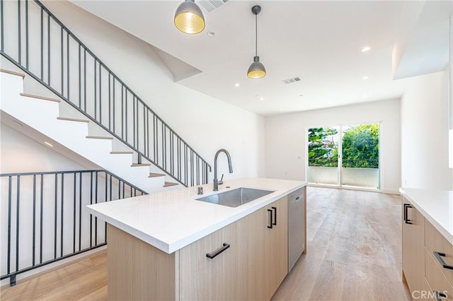 614 N Rampart Boulevard, Silver Lake, CA 90026