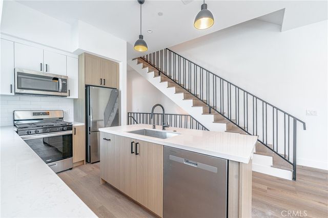 614 N Rampart Boulevard, Silver Lake, CA 90026