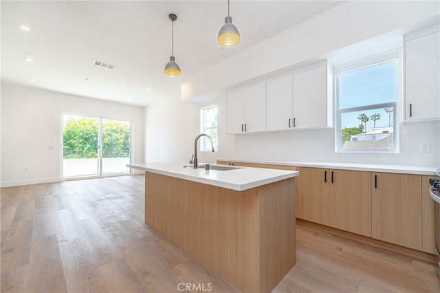 614 N Rampart Boulevard, Silver Lake, CA 90026