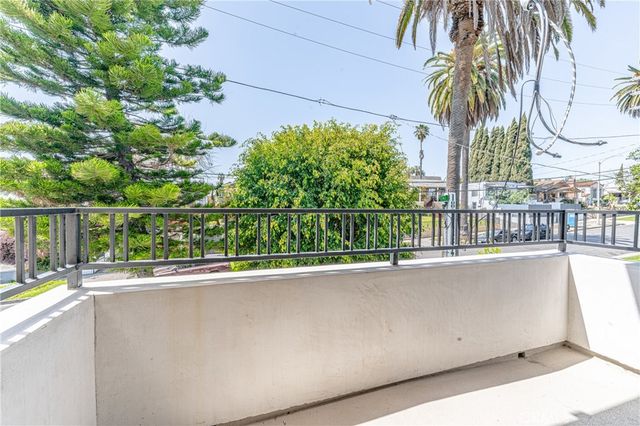 614 N Rampart Boulevard, Silver Lake, CA 90026