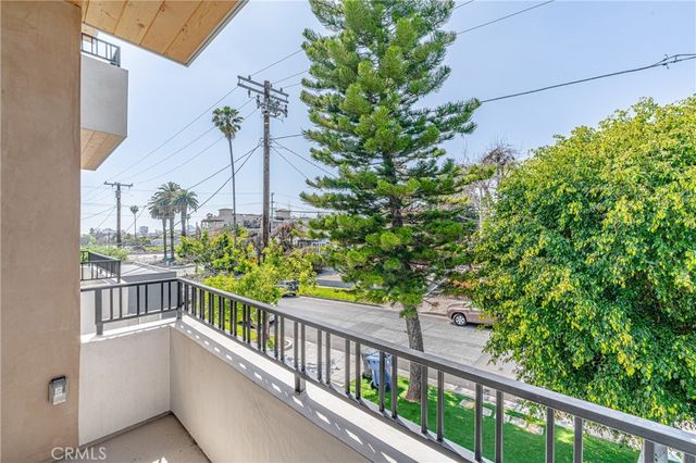 614 N Rampart Boulevard, Silver Lake, CA 90026