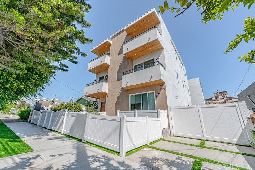 614 N Rampart Boulevard, Silver Lake, CA 90026