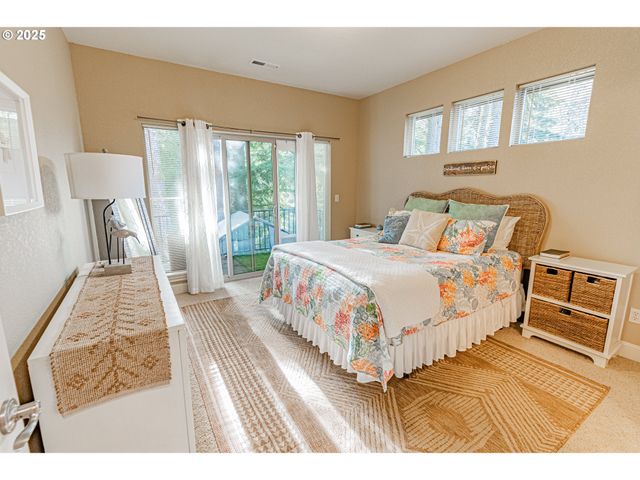 2278 Ne HOTSPUR Ln, Lincoln City, OR 97367