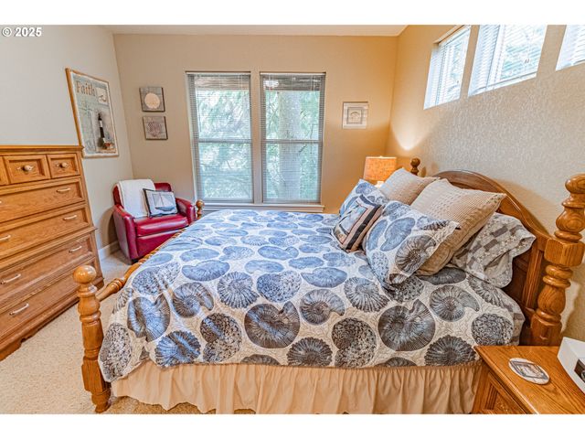 2278 Ne HOTSPUR Ln, Lincoln City, OR 97367