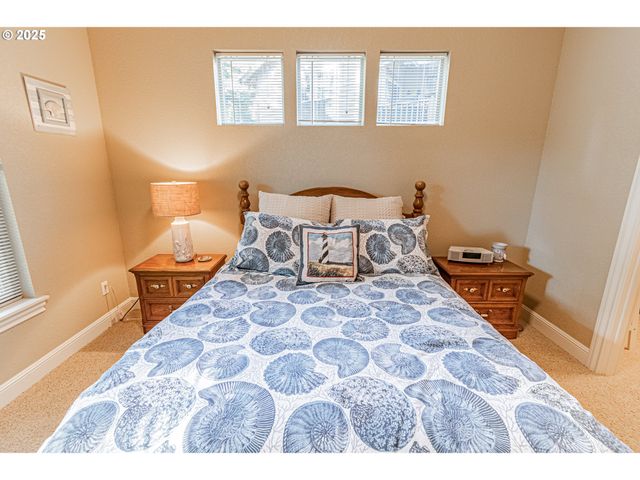 2278 Ne HOTSPUR Ln, Lincoln City, OR 97367