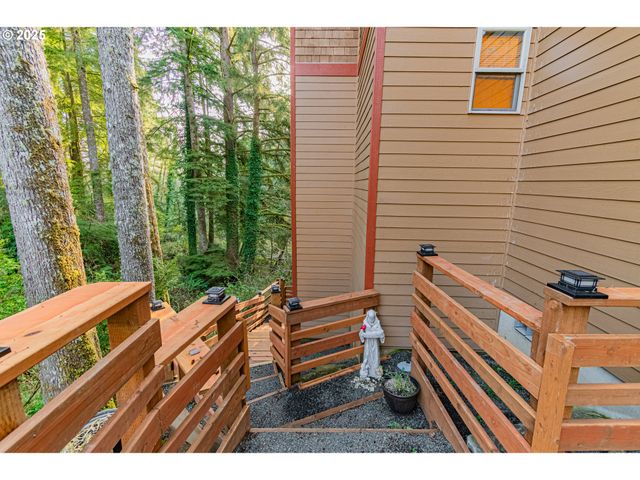 2278 Ne HOTSPUR Ln, Lincoln City, OR 97367