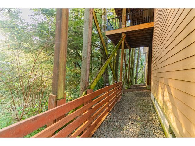 2278 Ne HOTSPUR Ln, Lincoln City, OR 97367