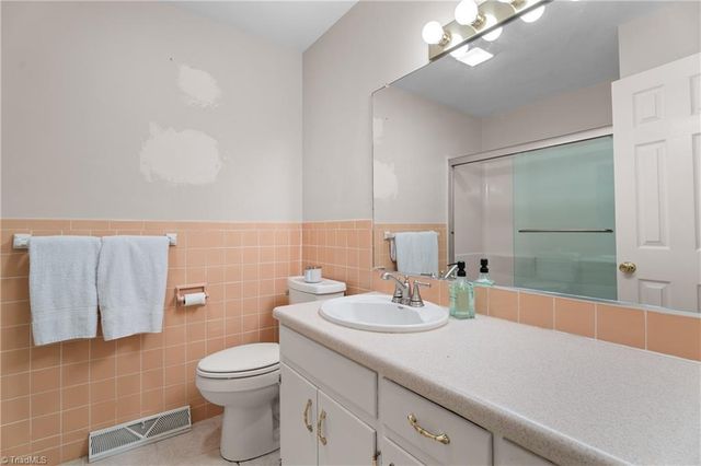 115 Vista Way Drive, Kernersville, NC 27284