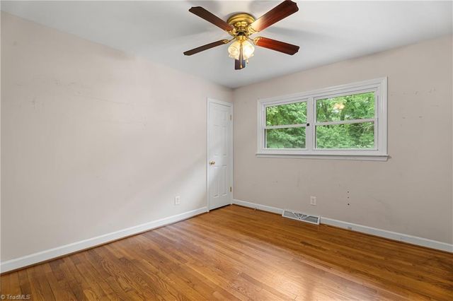 115 Vista Way Drive, Kernersville, NC 27284