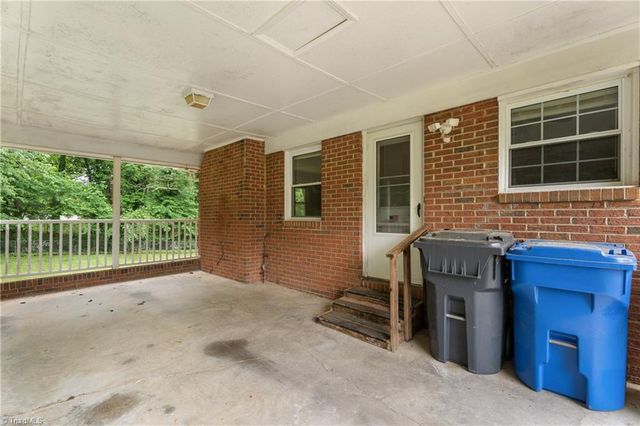 115 Vista Way Drive, Kernersville, NC 27284
