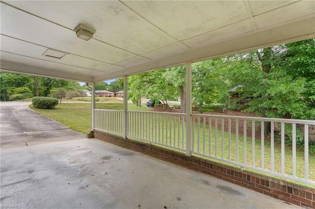 115 Vista Way Drive, Kernersville, NC 27284