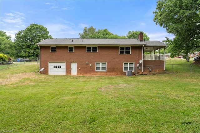 115 Vista Way Drive, Kernersville, NC 27284