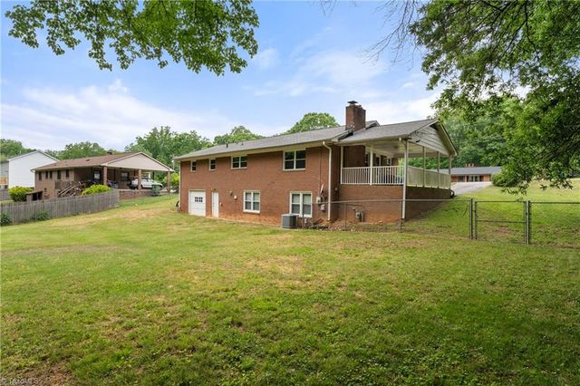 115 Vista Way Drive, Kernersville, NC 27284