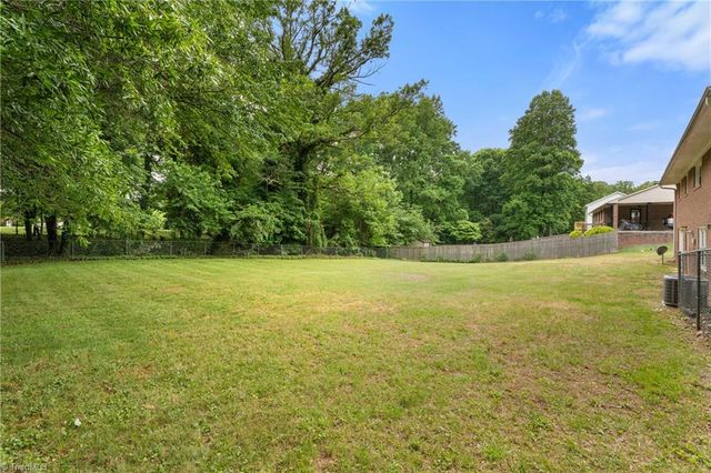 115 Vista Way Drive, Kernersville, NC 27284