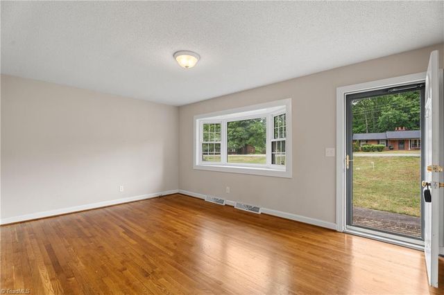 115 Vista Way Drive, Kernersville, NC 27284
