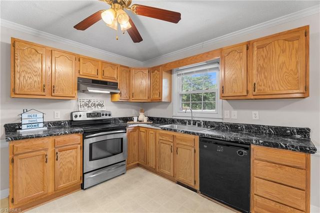 115 Vista Way Drive, Kernersville, NC 27284