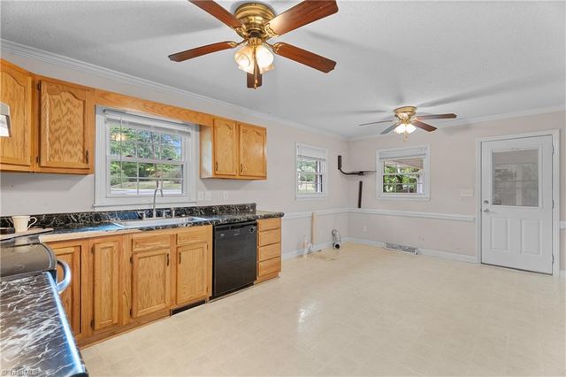 115 Vista Way Drive, Kernersville, NC 27284