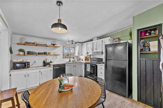 8302 E 221st Street, Peculiar, MO 64078
