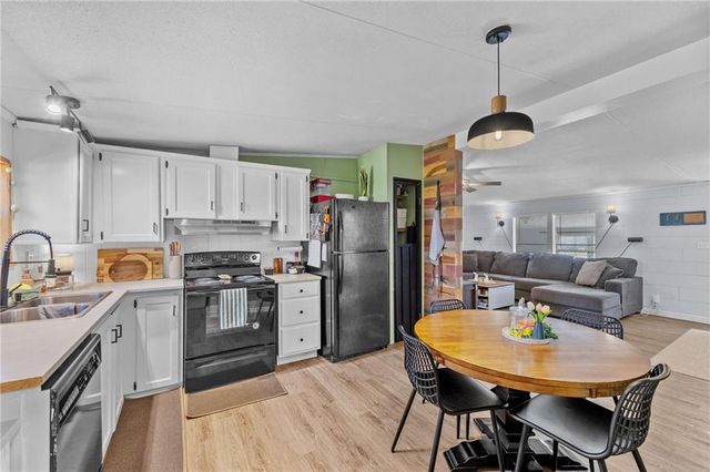 8302 E 221st Street, Peculiar, MO 64078