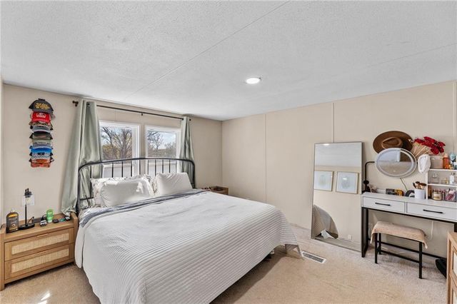 8302 E 221st Street, Peculiar, MO 64078