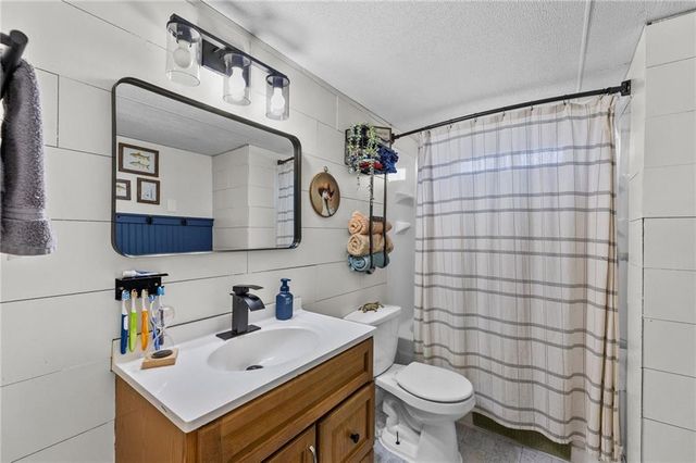 8302 E 221st Street, Peculiar, MO 64078