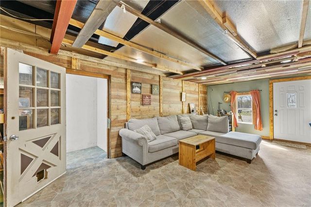 8302 E 221st Street, Peculiar, MO 64078