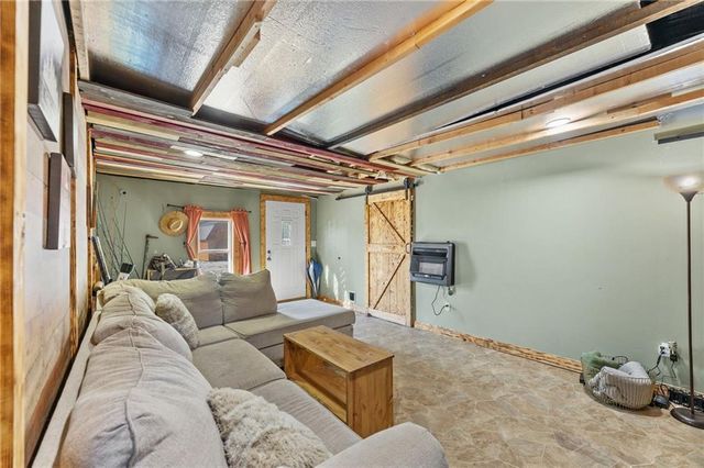 8302 E 221st Street, Peculiar, MO 64078