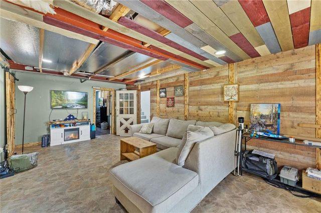 8302 E 221st Street, Peculiar, MO 64078