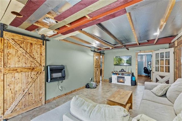 8302 E 221st Street, Peculiar, MO 64078