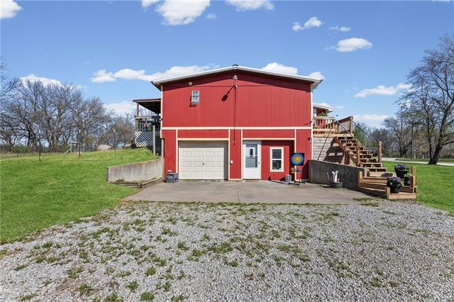 8302 E 221st Street, Peculiar, MO 64078