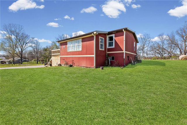 8302 E 221st Street, Peculiar, MO 64078