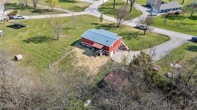8302 E 221st Street, Peculiar, MO 64078