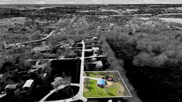 8302 E 221st Street, Peculiar, MO 64078