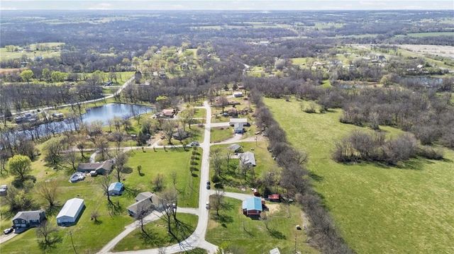 8302 E 221st Street, Peculiar, MO 64078