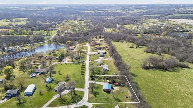 8302 E 221st Street, Peculiar, MO 64078