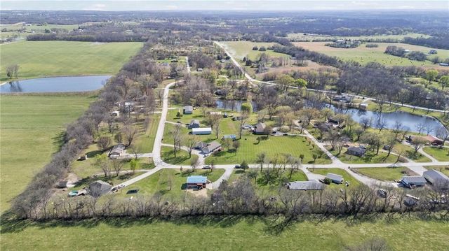 8302 E 221st Street, Peculiar, MO 64078