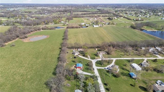 8302 E 221st Street, Peculiar, MO 64078