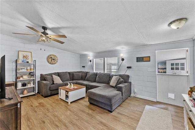 8302 E 221st Street, Peculiar, MO 64078