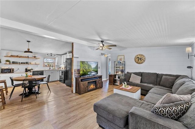 8302 E 221st Street, Peculiar, MO 64078