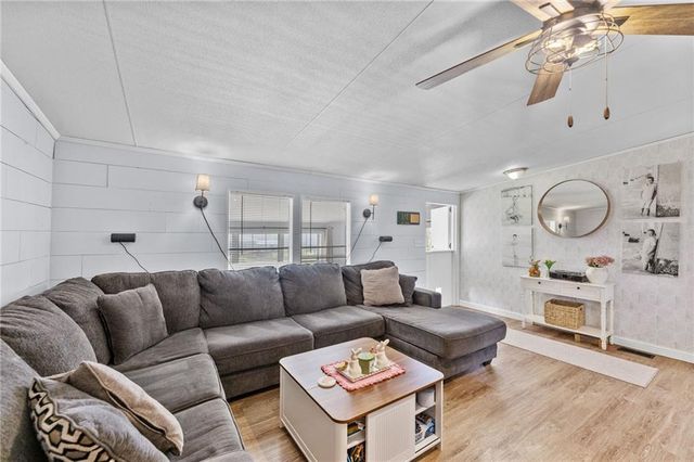 8302 E 221st Street, Peculiar, MO 64078