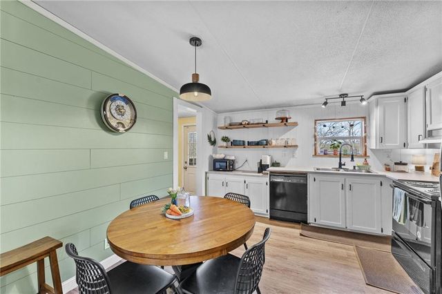8302 E 221st Street, Peculiar, MO 64078
