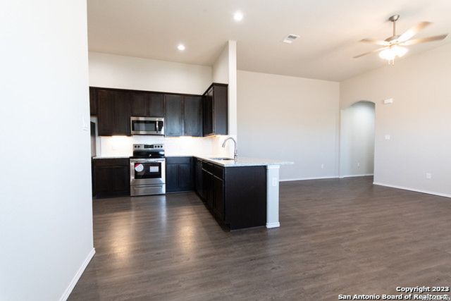 9224 CANYON BND, Converse, TX 78109