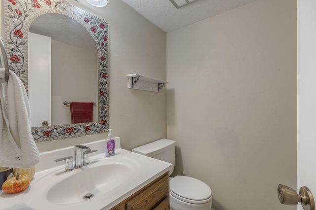 66 Calle De La Noche Boulevard NE, Albuquerque, NM 87109