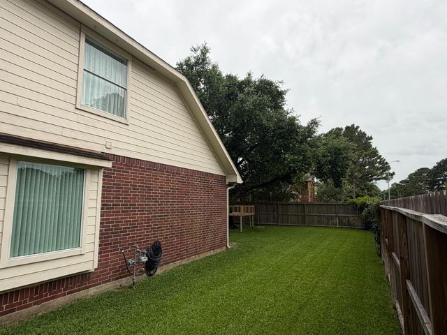 8419 Castle Pond Court, Houston, TX 77095
