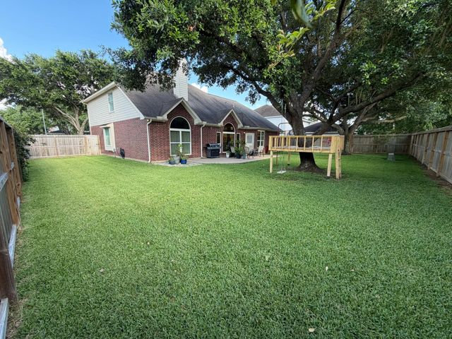 8419 Castle Pond Court, Houston, TX 77095