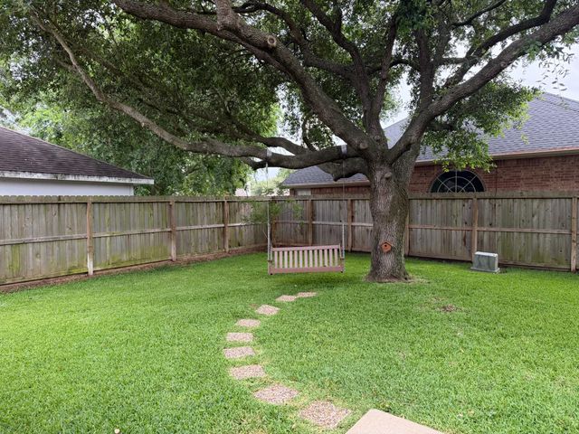 8419 Castle Pond Court, Houston, TX 77095