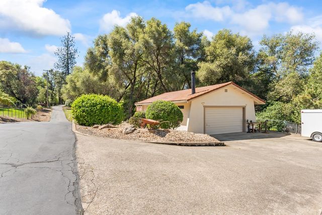 17065 Niles Rd, Jackson, CA 95642