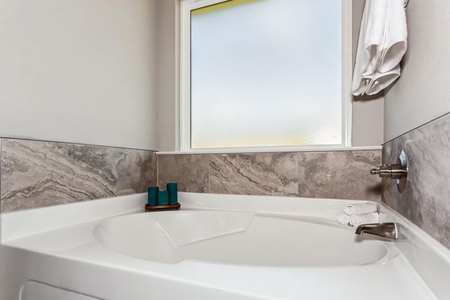 7592 Hatteras Drive, Navarre, FL 32566