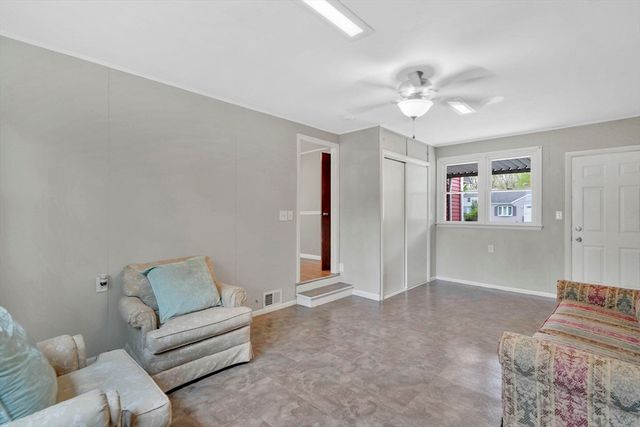 45 Juniper Dr, Springfield, MA 01119